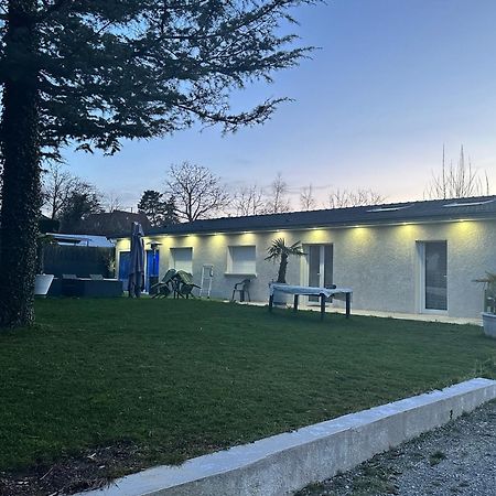 Vila Le Miroir Domerat Exteriér fotografie