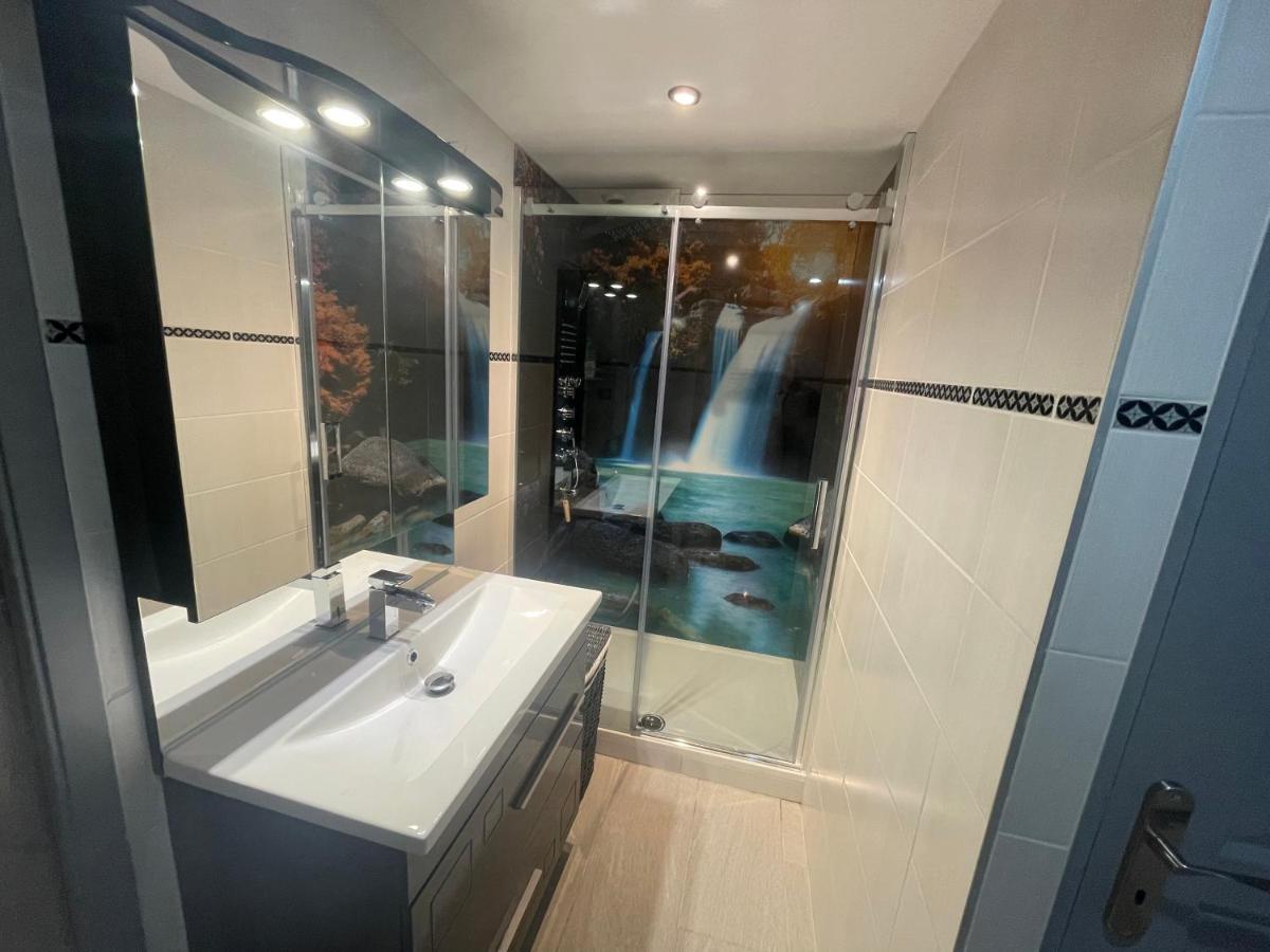 Vila Le Miroir Domerat Exteriér fotografie