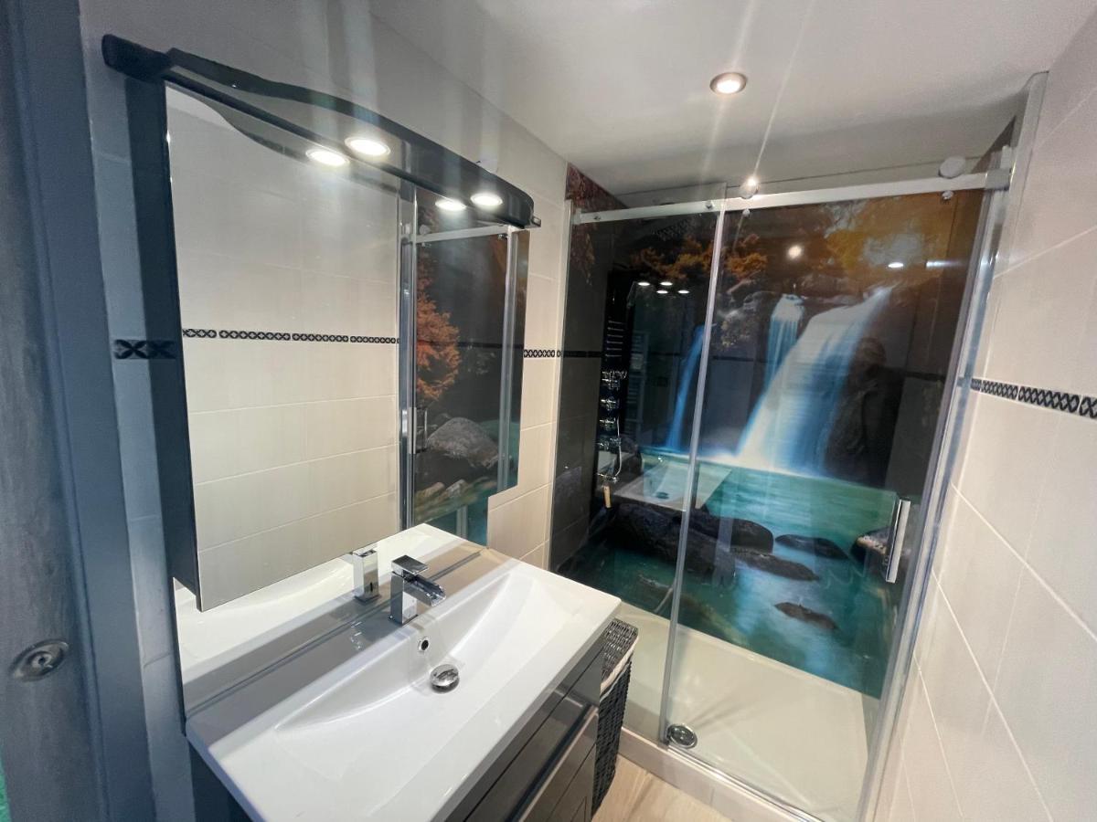 Vila Le Miroir Domerat Exteriér fotografie