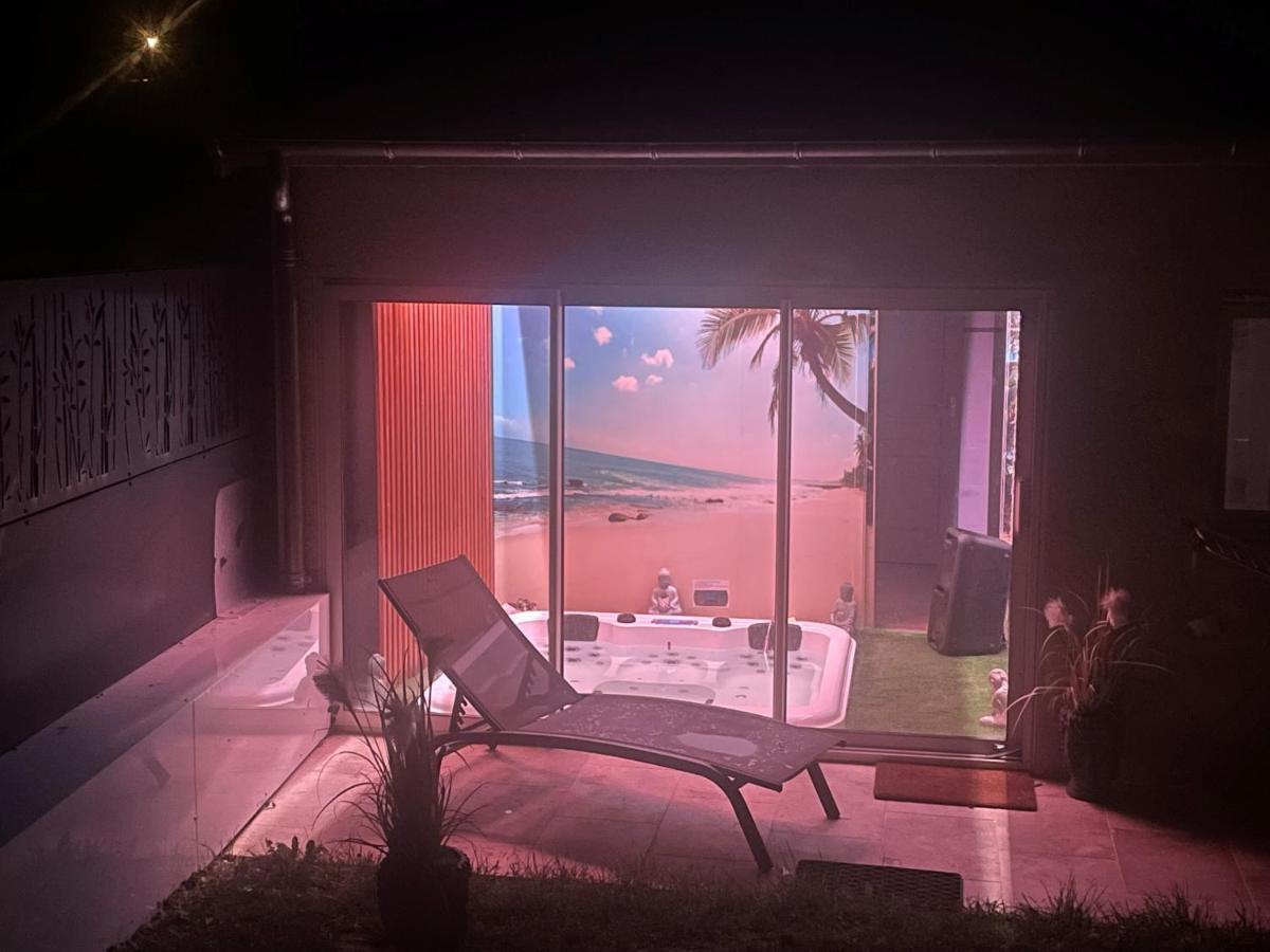 Vila Le Miroir Domerat Exteriér fotografie